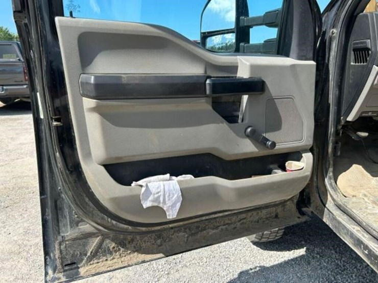 2016-ford-f550-xl-image-23