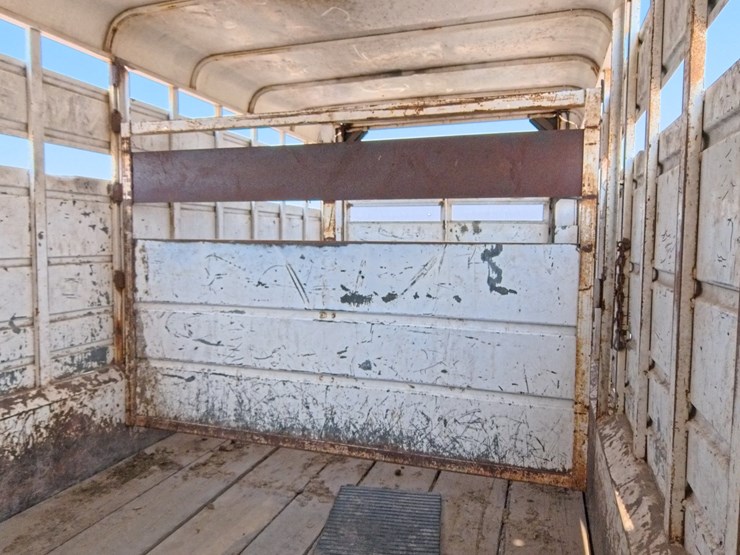#1088-•-2000-donahue-livestock-trailer-image-14