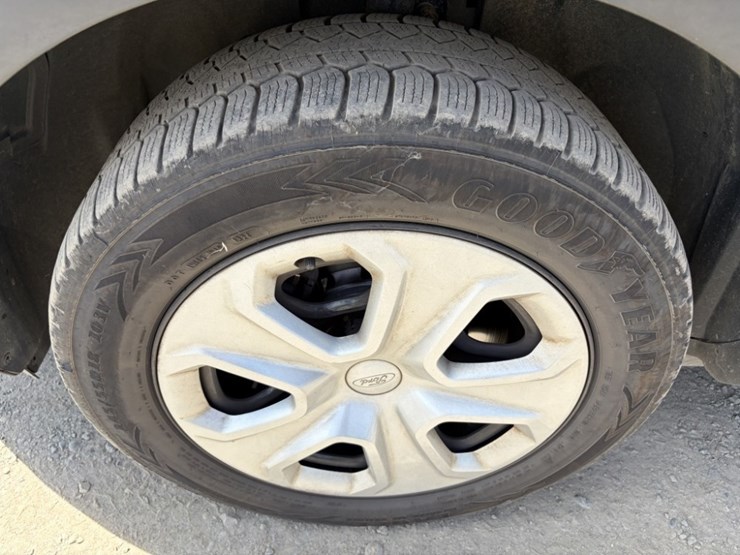 2017-ford-explorer-image-15