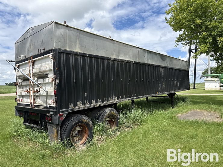 1971-wilson-grain-trailer-image-5
