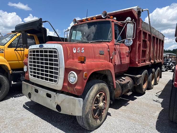 1984-ford-lt9000-image-1