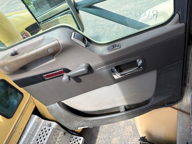2009-kenworth-t370-image-20