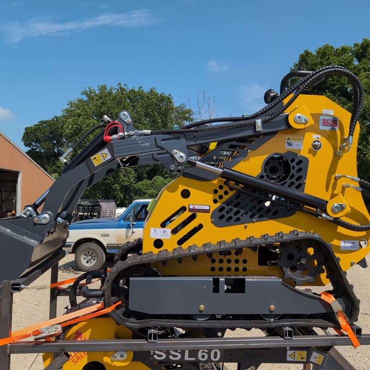 (1) SDL Mini Crawler Skid Steer SSL60