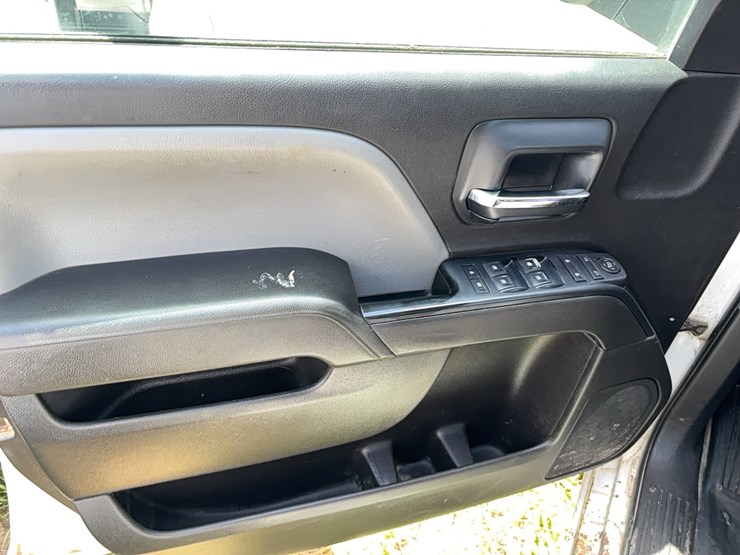 2016-chevrolet-2500-image-14