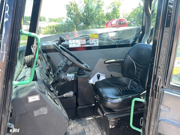 2016-caterpillar-tl642c-image-9