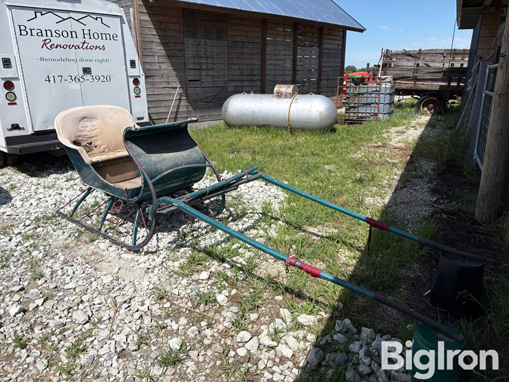 horse-drawn-single-horse-sleigh-image-3