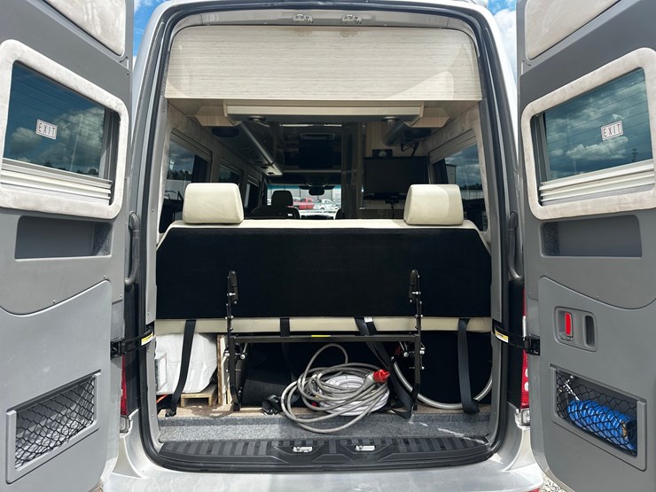#2492-•-2014-mercedes-benz-airstream-motorhome-image-23