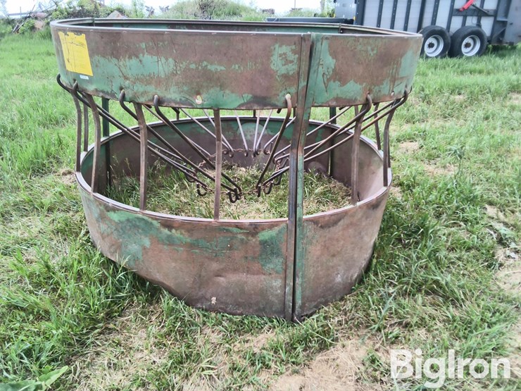 the-hay-manager-bale-feeder-image-9