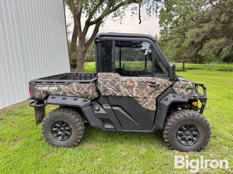 2025-can-am-defender-utv-image-4