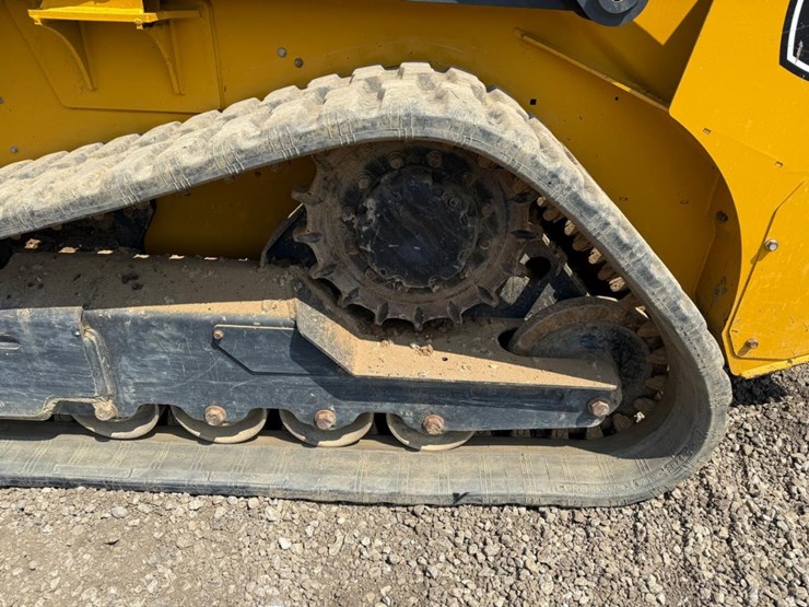 2022-deere-317g-image-18