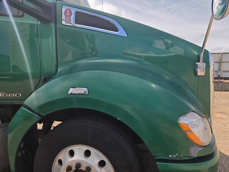 2015-kenworth-t680-image-54