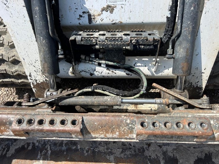 2023-bobcat-t770-image-11
