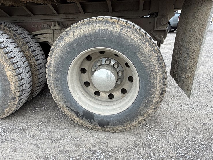 #90-•-1999-volvo-tri-axle-dump-truck-image-7