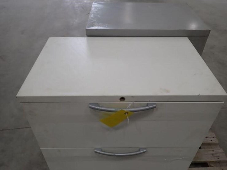 qty-of-(2)-metal-2-drawer-filing-cabinets-image-15