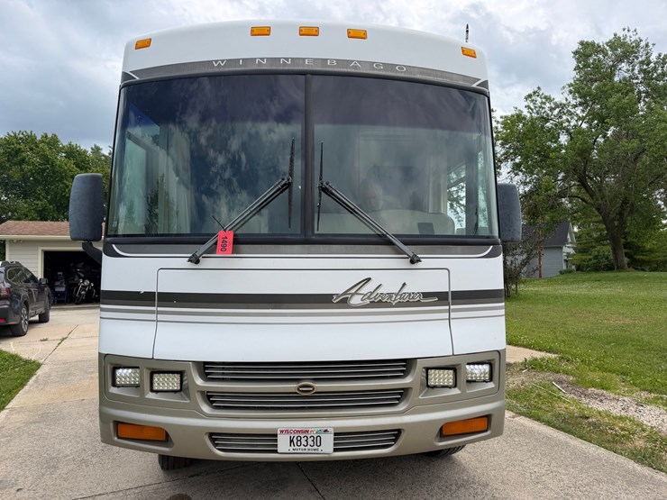 #1490-•-2001-winnebago-adventurer-image-9