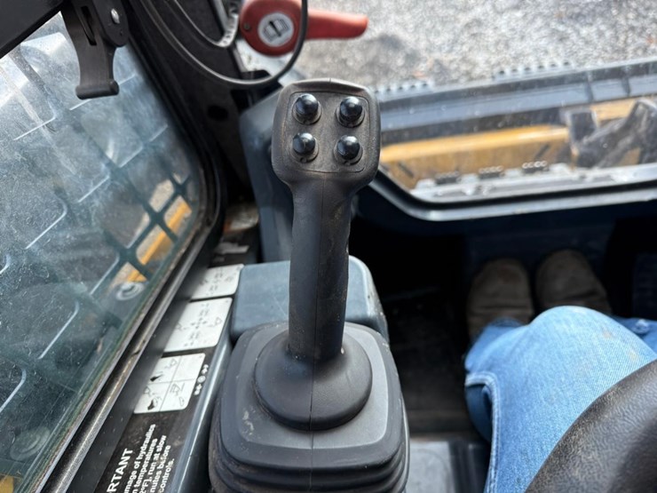 2021-deere-325g-image-23