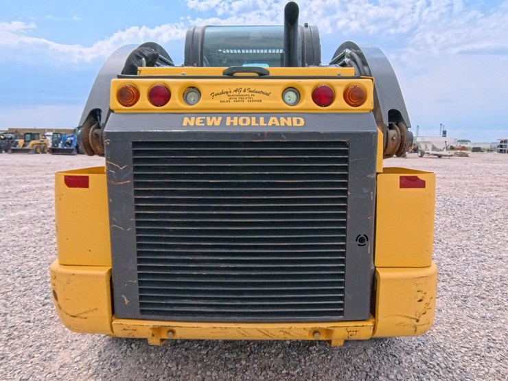 2017-new-holland-l230-image-24