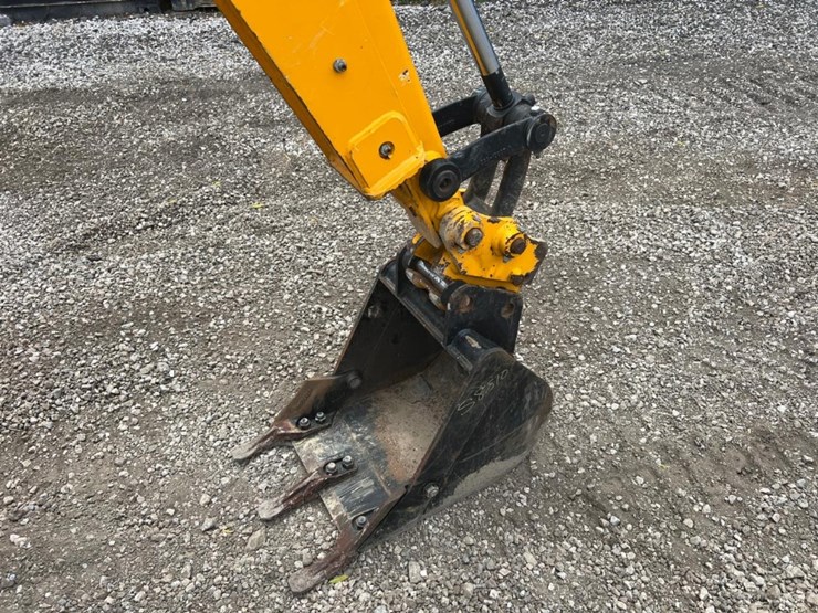 2022-jcb-1cxt-image-17