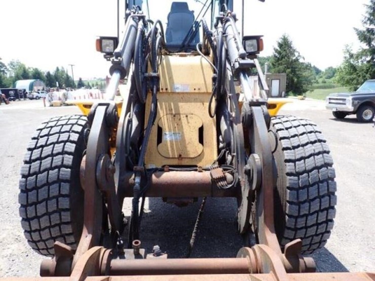 2011-new-holland-w110b-image-30