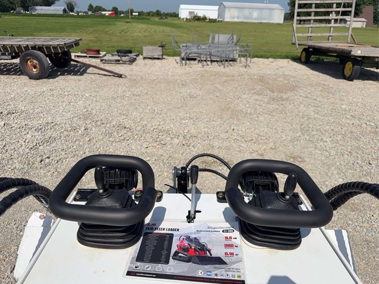 2026-zjg-zj-380-tracked-mini-skid-steer-loader-image-11