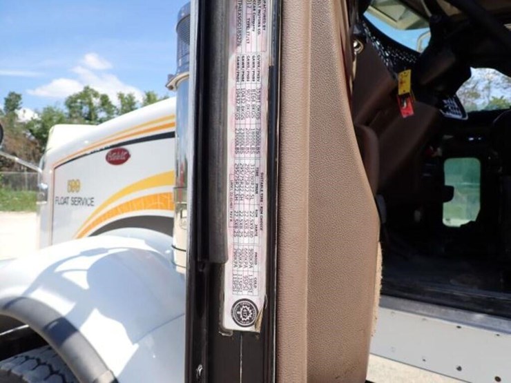 2013-peterbilt-367-image-9