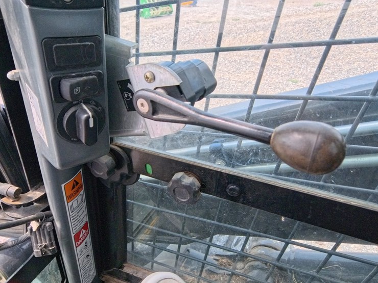 2017-new-holland-l230-image-44