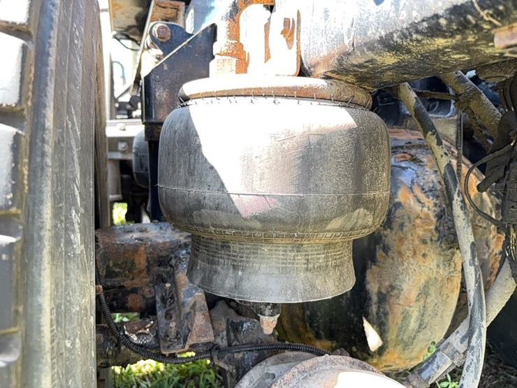 2021-kenworth-t880-image-16