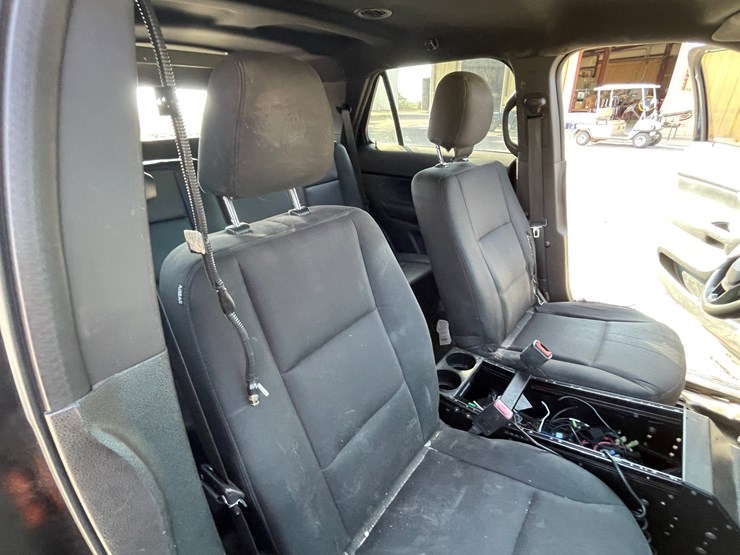 2016-ford-explorer-image-100