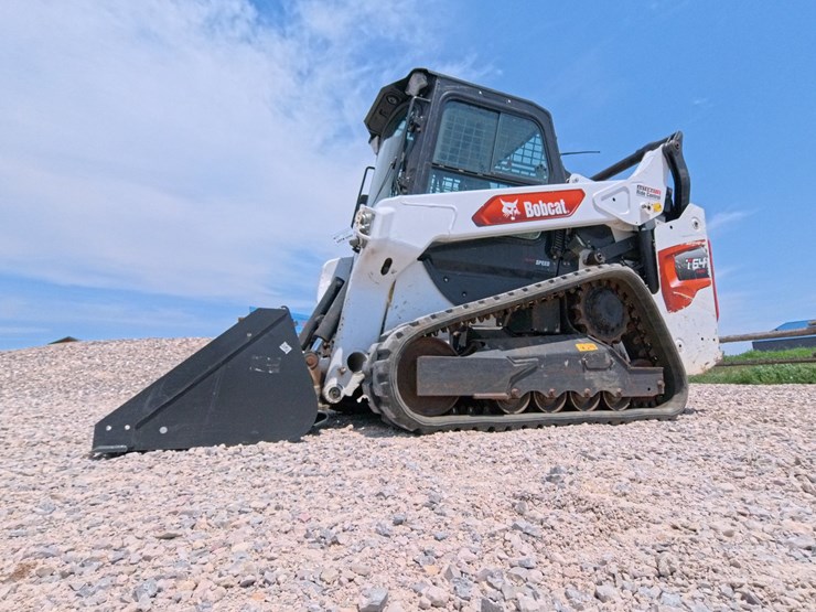 2021-bobcat-t64-image-51