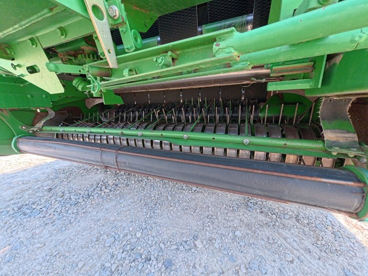 2009-john-deere-568-image-21