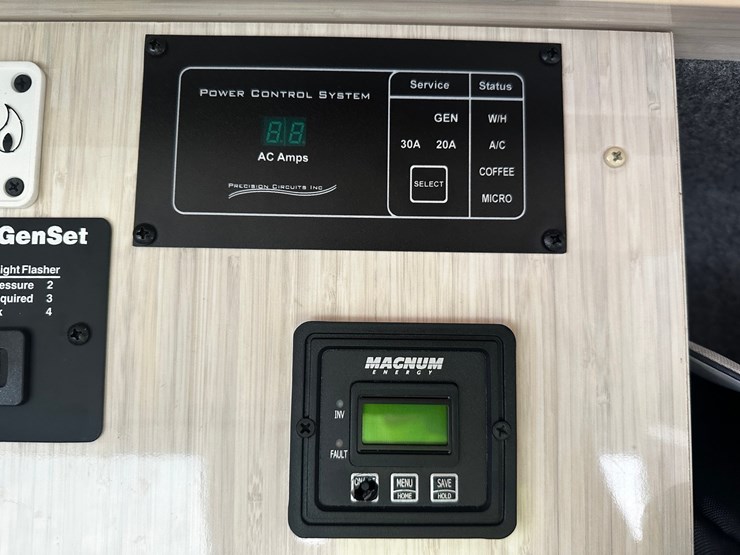 #2492-•-2014-mercedes-benz-airstream-motorhome-image-79