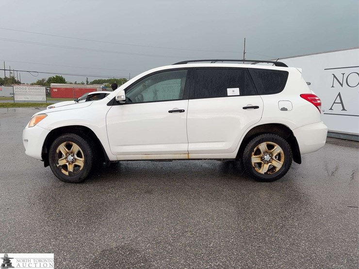 2011-toyota-rav4-image-8