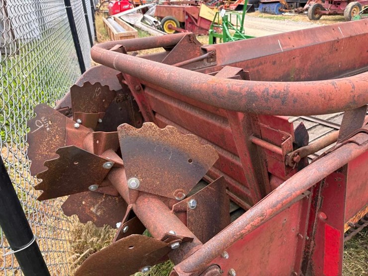 new-holland-327-image-7