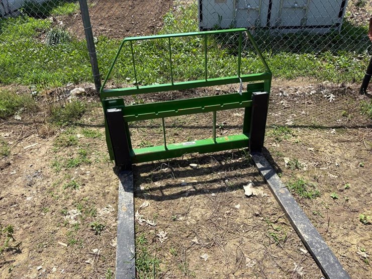 john-deere-kivel-pallet-fork-attachment-image-1