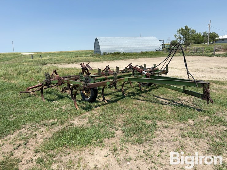 john-deere-16-image-3