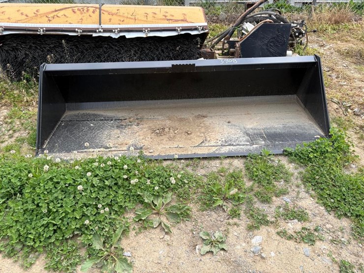 new-84"-bucket-image-1