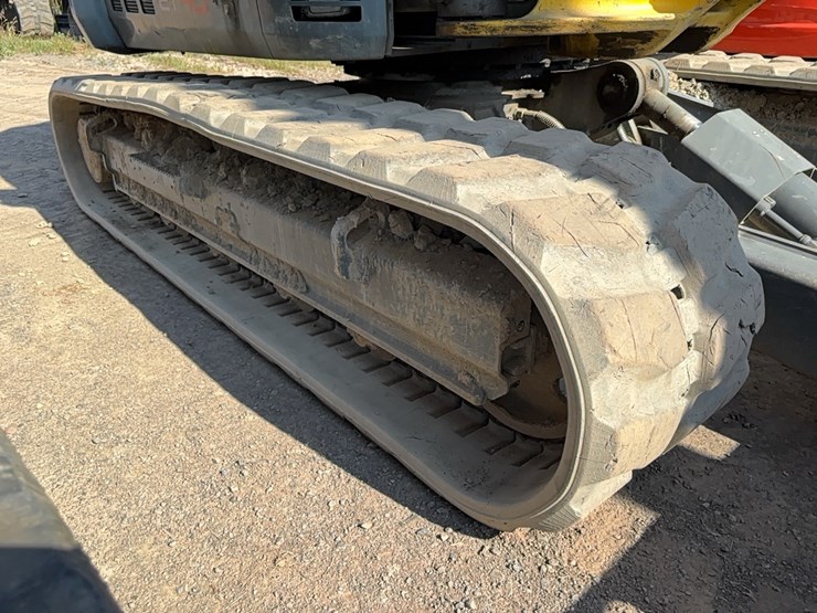 2017-wacker-neuson-et145-image-18