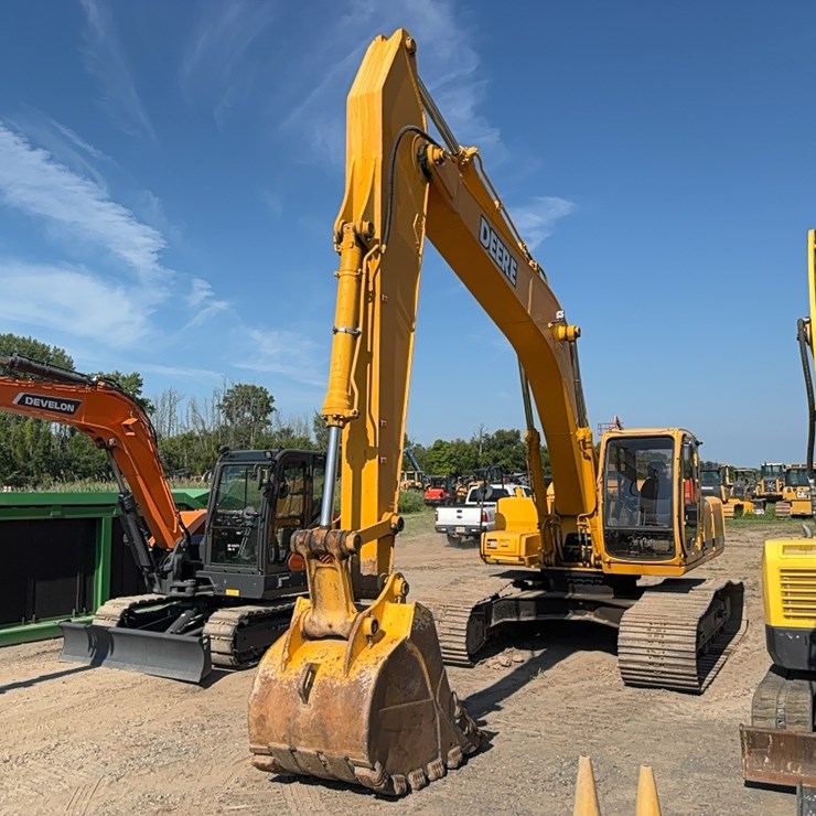 DEERE 230 LC