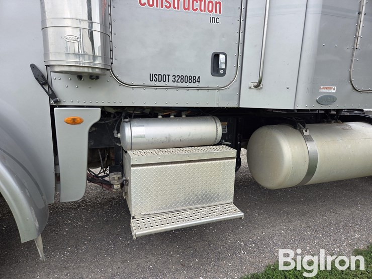2008-peterbilt-367-image-13