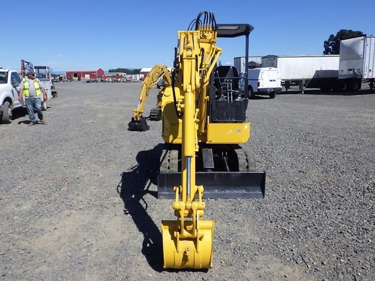 komatsu-pc28uu-image-2