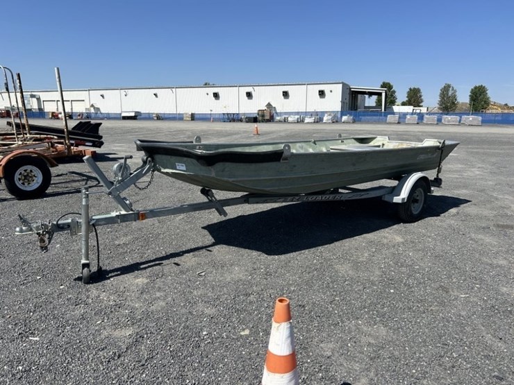 grumman-16'-jon-boat-image-1
