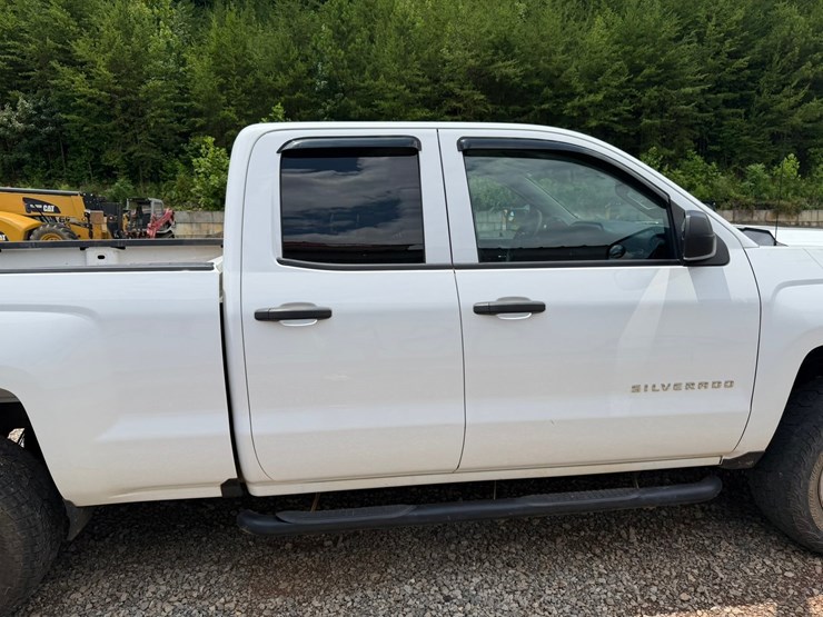 2019-chevrolet-silverado-1500-image-21