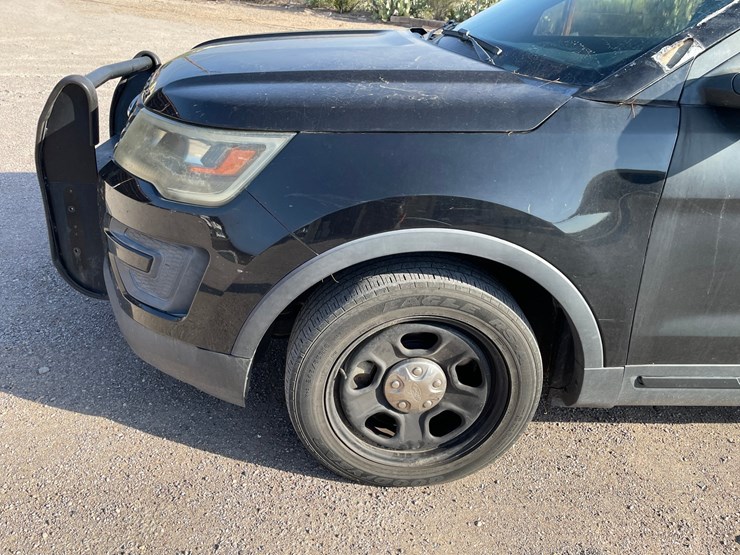 2016-ford-explorer-image-13