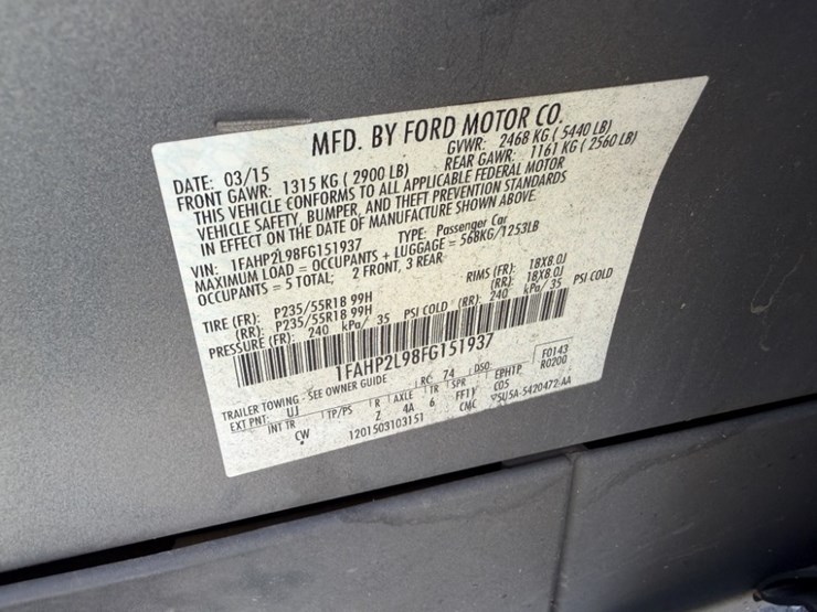 2015-ford-taurus-sedan-image-11