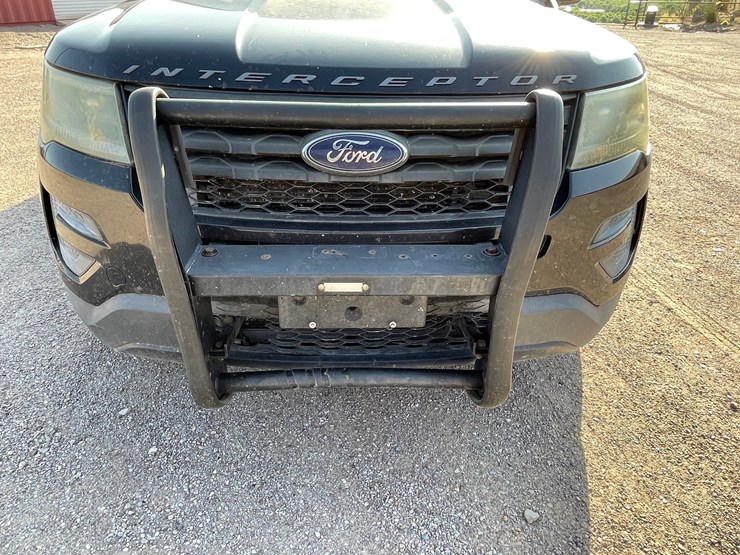 2016-ford-explorer-image-17