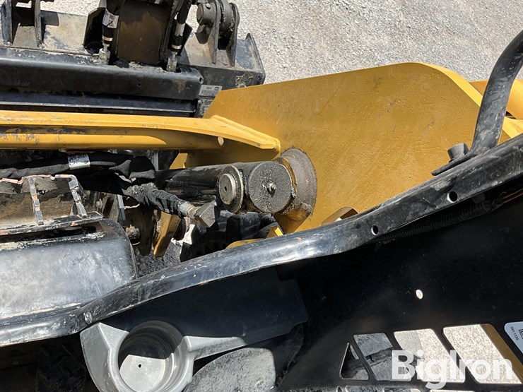 2023-caterpillar-232d3-image-13