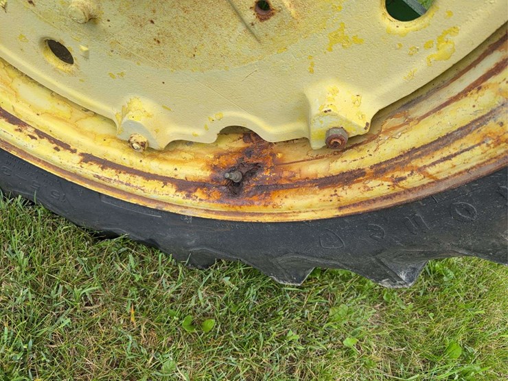 john-deere-3010-image-11