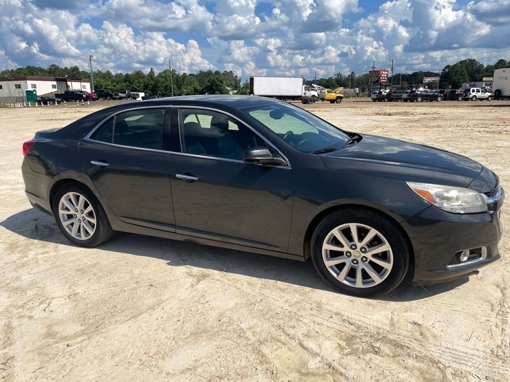 2015-chevrolet-malibu-4-door-sedan-(206,870-miles)-image-4