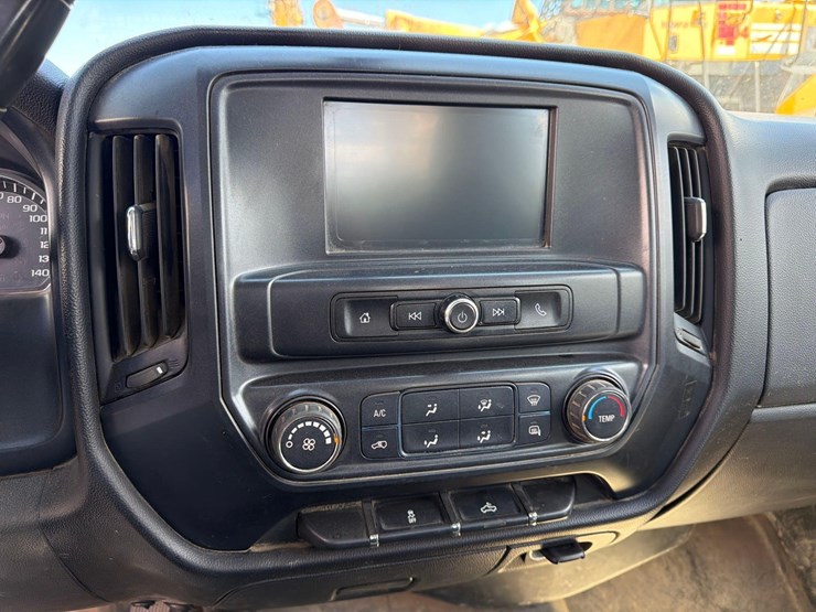 2016-chevrolet-3500-image-22