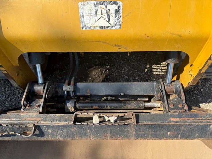 2015-caterpillar-277d-image-10